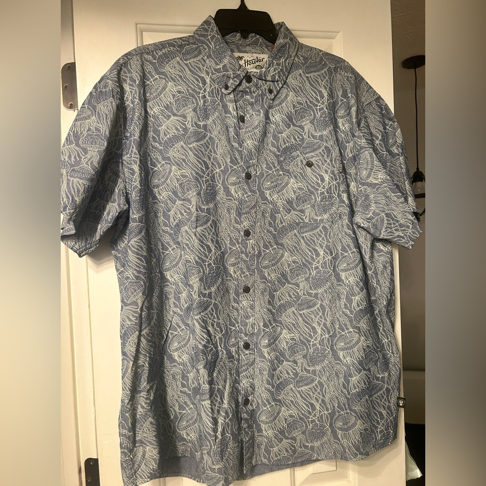 Howler Brothers Blue and White Casual
Shirt - X Large- Jelly fish